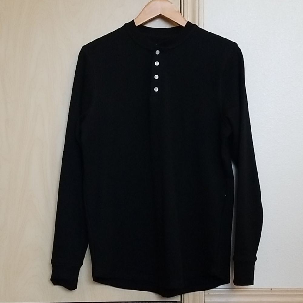 Esntls Black Henley- 4 Button Medium